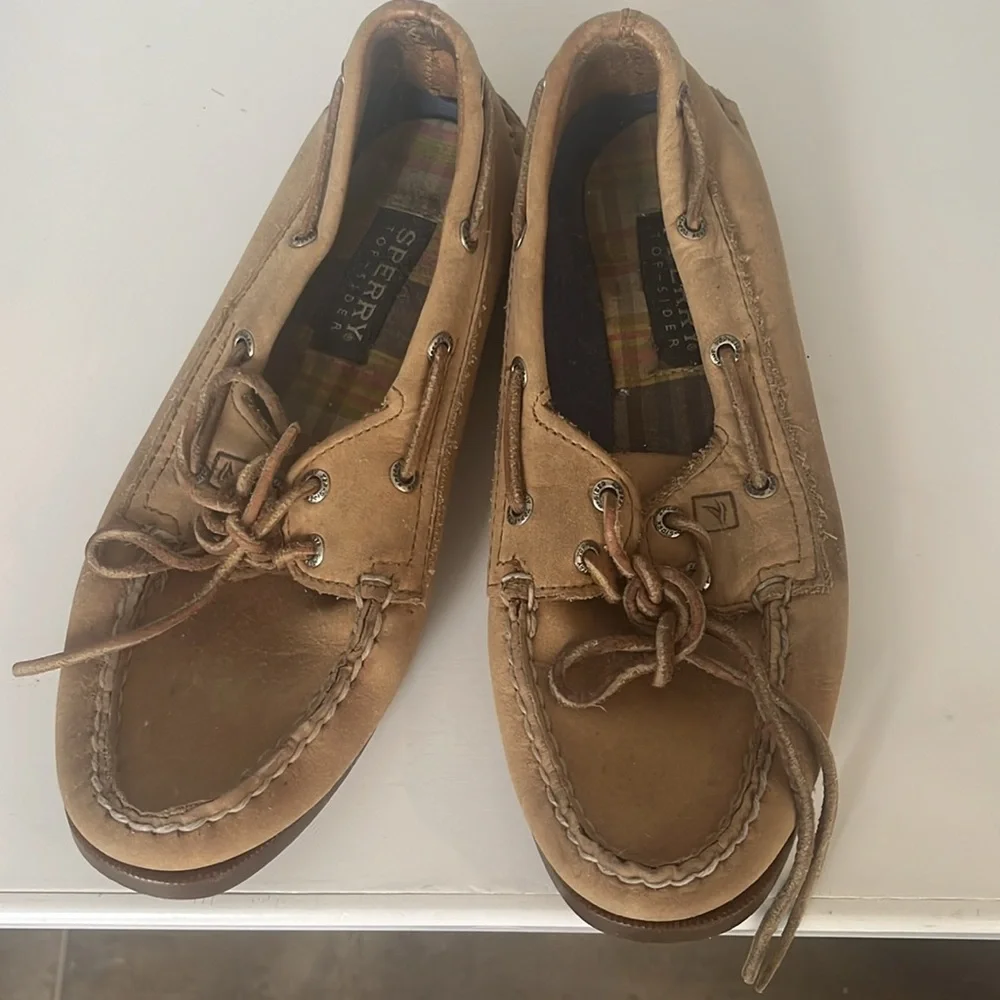 Women’s sperry size 7 - Picture 2 of 3